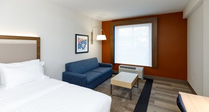 Holiday Inn Express & Suites Sturbridge Room Type - 1 King Suite