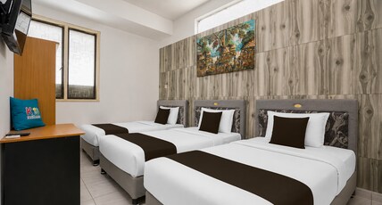 OYO 95350 K15 Room Type - Indonesia Suite Triple