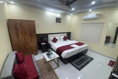 Address of Hotel Hanumat Palace-300 Meter Jaipur Railway Station
