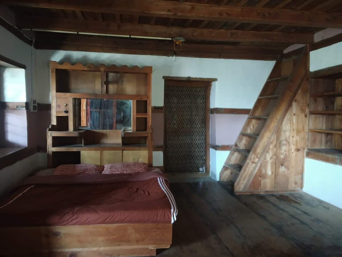 Gypsy Kathkuni House, Kasol - Tap to explore photos