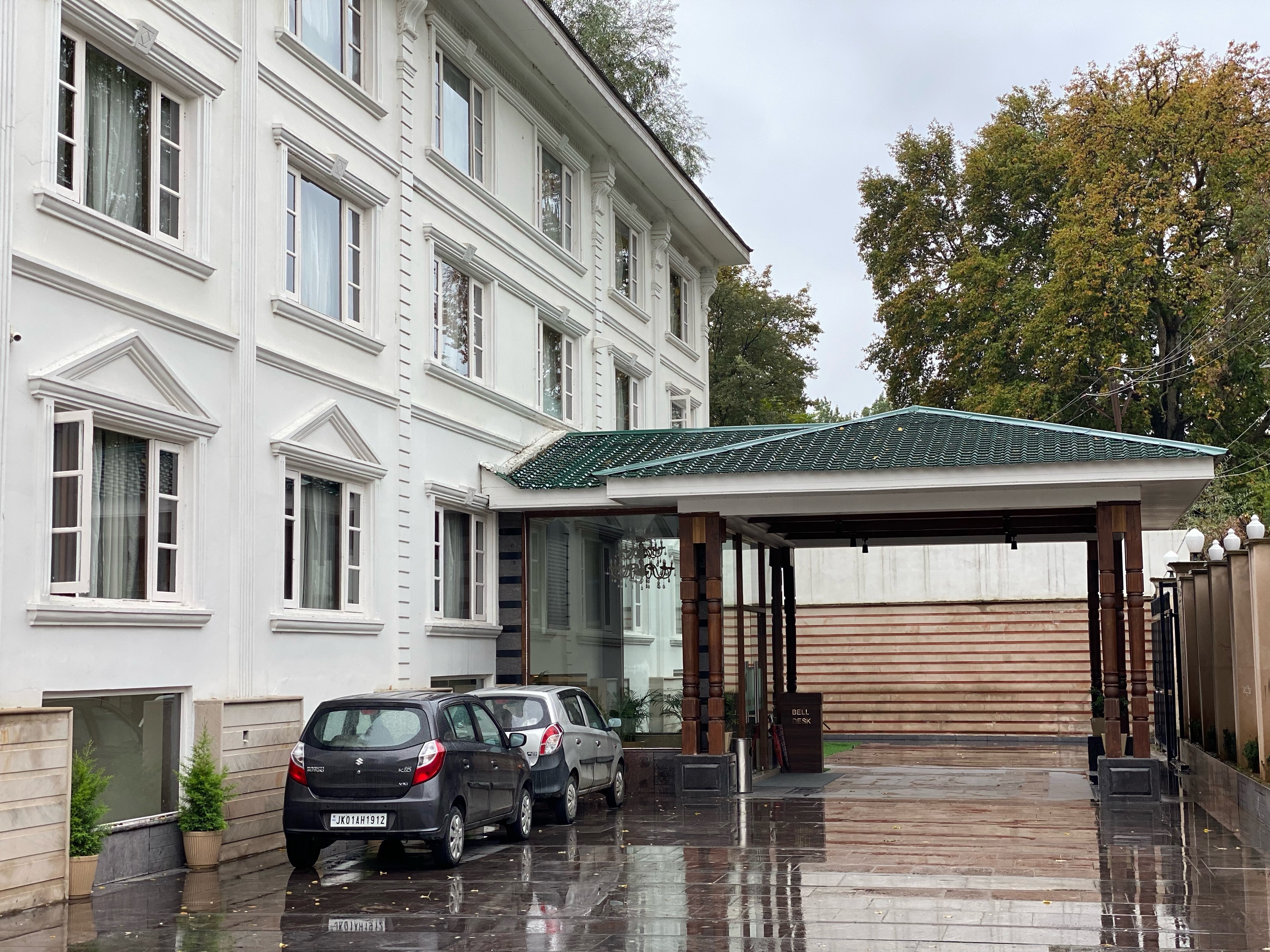 Hotel Paisley Palace, Srinagar - Tap to explore photos