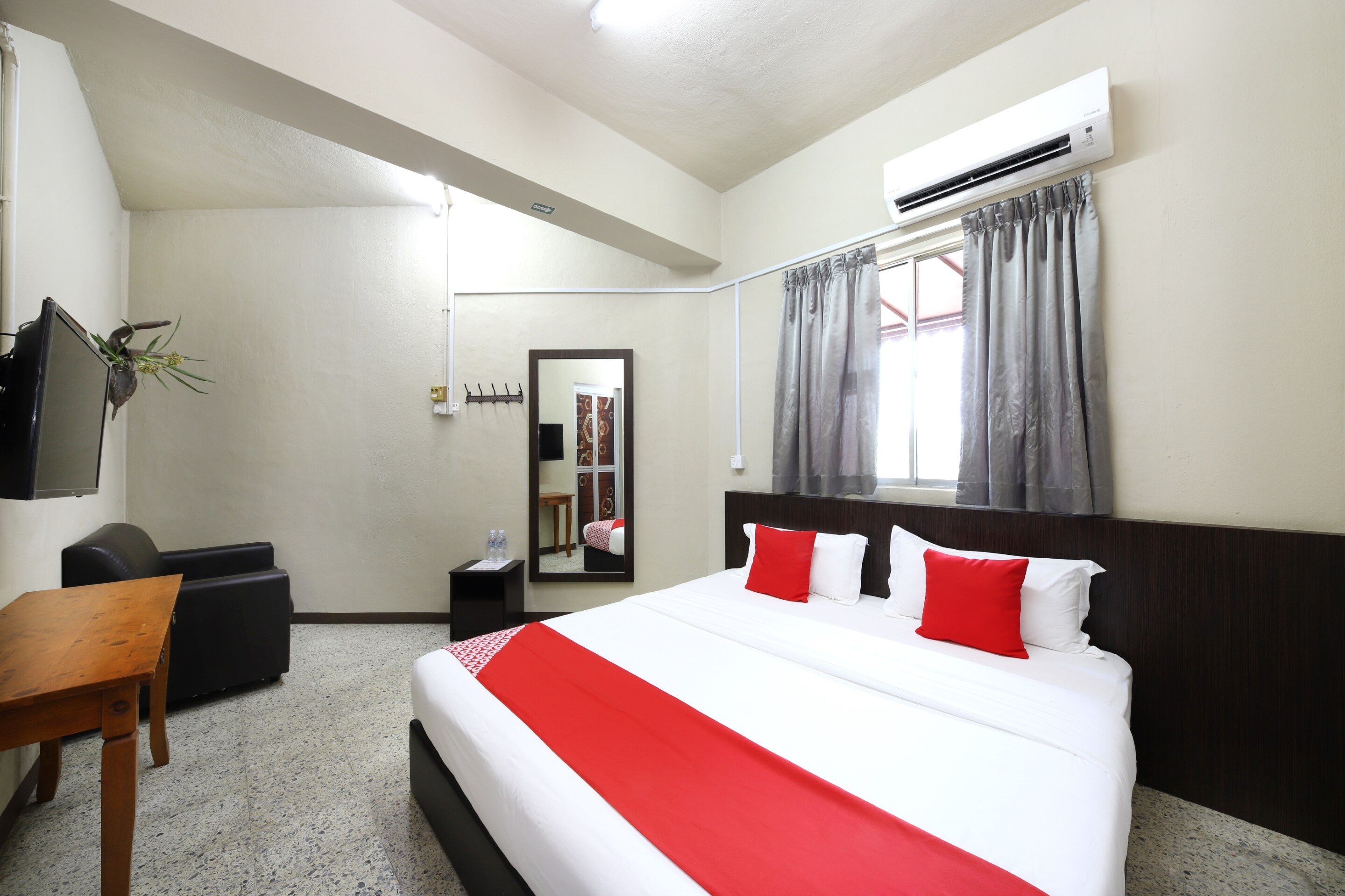 OYO 507 Aikka Hotel - Tap to explore photos