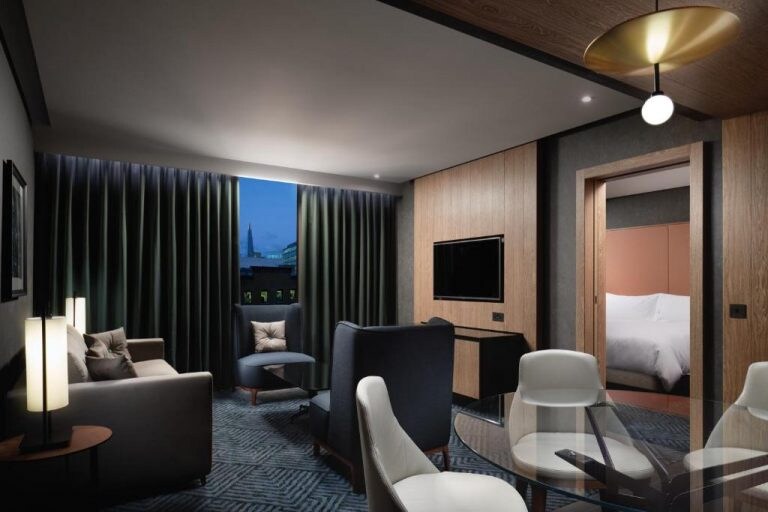 London suites Bur Dubai - Tap to explore photos
