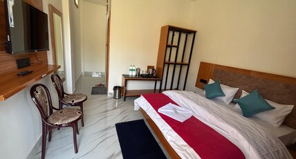 Hotel The Sungod Room Type - Deluxe Room with Air Conditioning