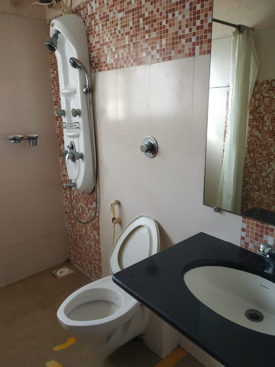 Palse tower - Tap to explore photos