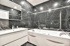 Chic studio w/ jacuzzi - 2P - Opera