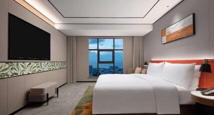 Hilton Garden Inn Beihai Jiafu Room Type - KING GUEST ROOM HIGH FLOOR