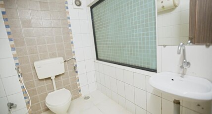 Hotel Maneck Residency Room Type - Deluxe Triple Bedded Room