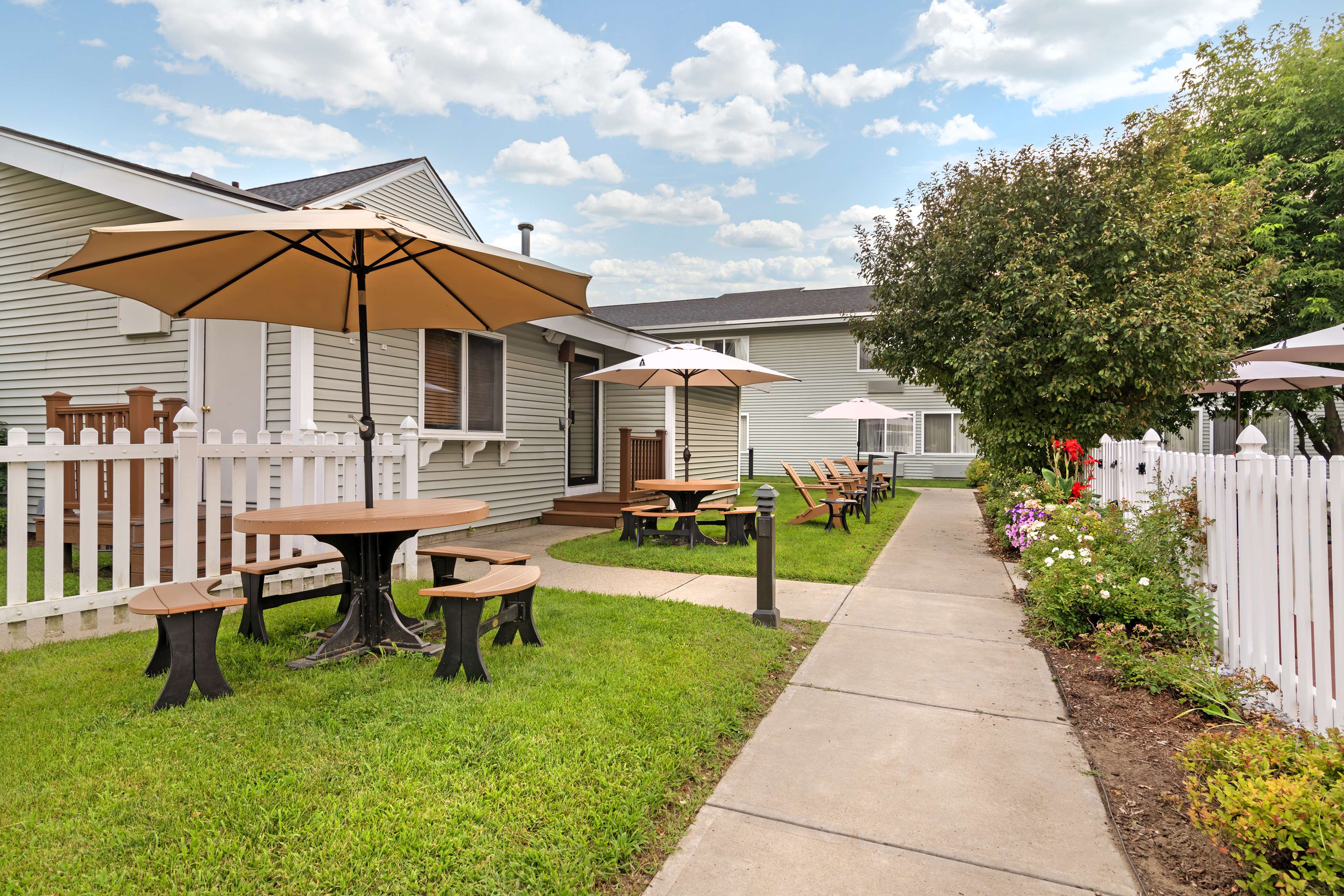 Best Western Plus Windjammer Inn & Conference Center - Tap to explore photos