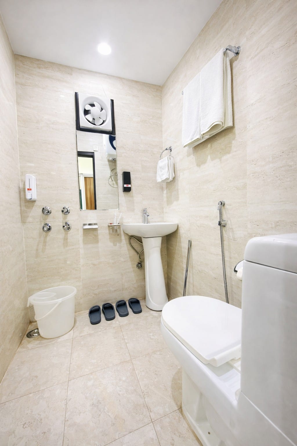 Instay 1429b| 3BHK near Artemis - Tap to explore photos