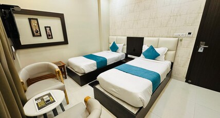HOTEL CROWN VISTA Room Type - Deluxe Twin Room
