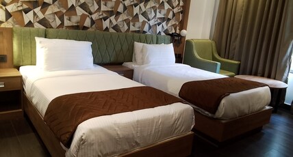 Mandarin Sky Room Type - Executive Twin Room