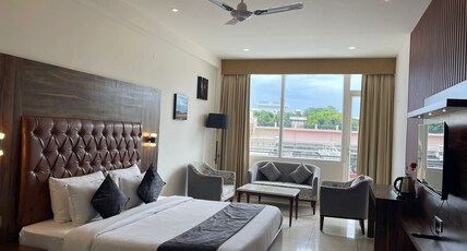 PARADISE RESORT Room Type - DELUXE ROOM