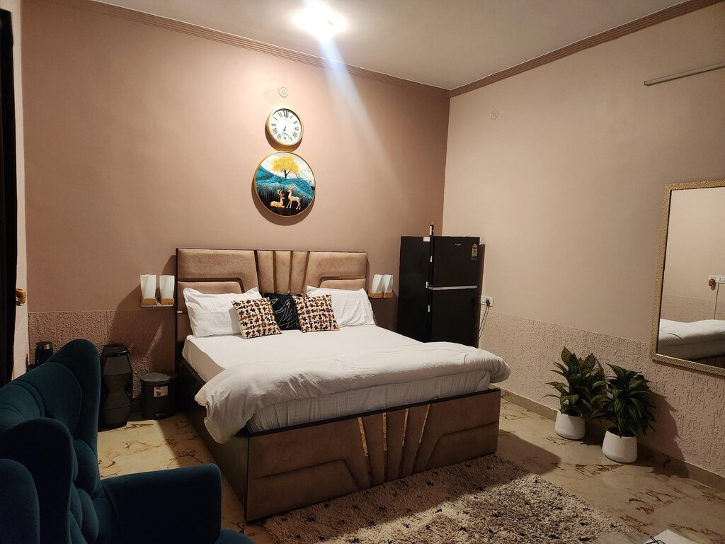 Aarnav Home a cozy villa - Tap to explore photos