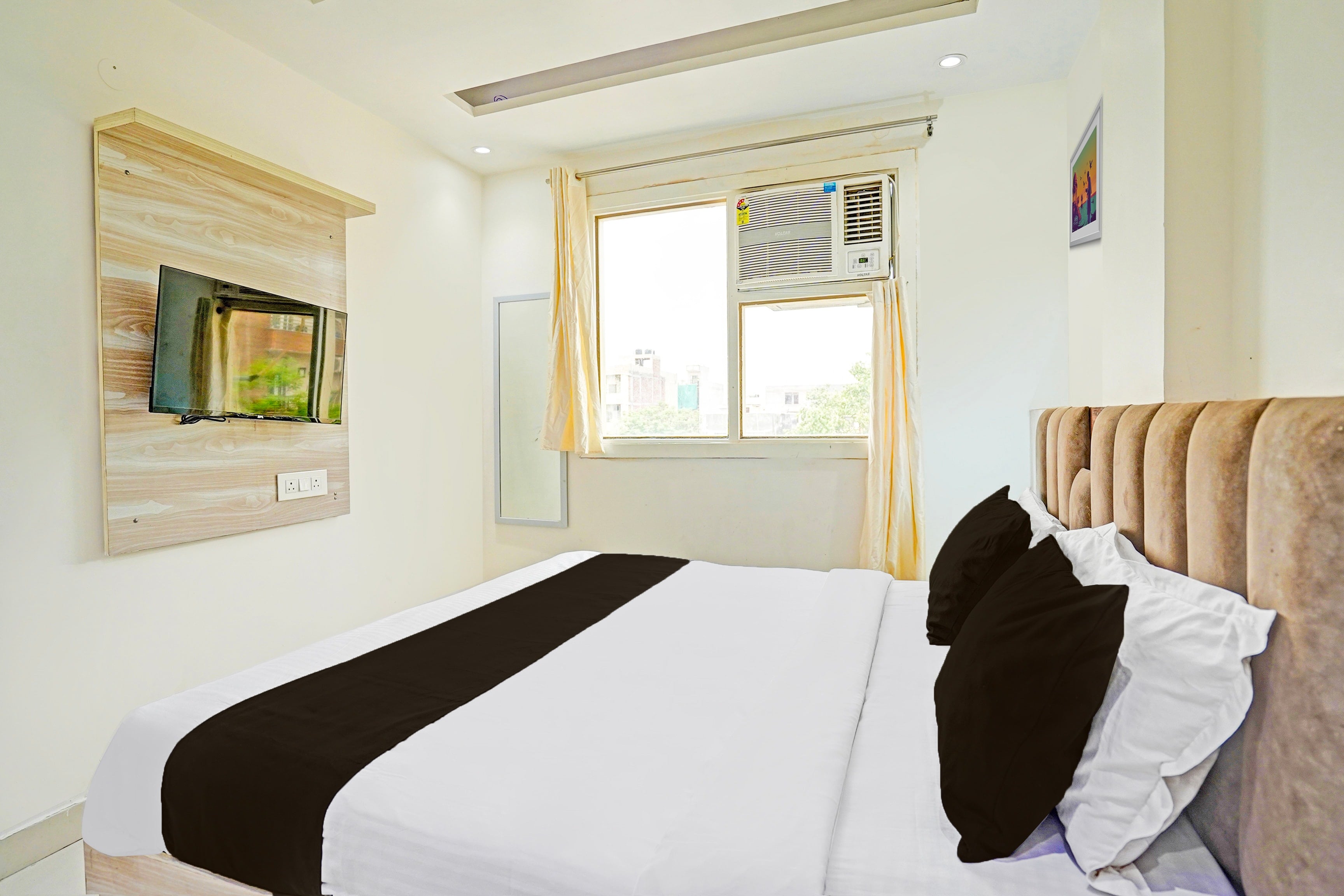 Super Hotel O Luxury Inn - Tap to explore photos