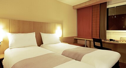 ibis Braga Room Type - Standard bedroom with two twin beds ibis Braga Room Type - Standard bedroom with two twin beds