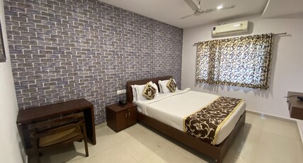 HOTEL PATEL'S INN Room Type - Premium Room HOTEL PATEL'S INN Room Type - Premium Room
