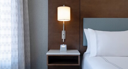 Even Hotel Pittsburgh Downtown, an IHG hotel Room Type - 1 King Premium Interior