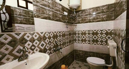 The Sushant Regency Inn (Himalaya Homies) Room Type - Deluxe Room (Non View)