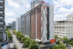 ibis Saigon South