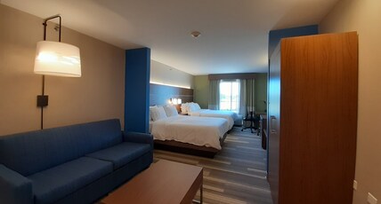 Holiday Inn Express Trincity Room Type - 2 Queen Suite