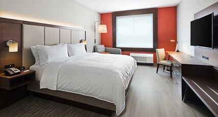 Holiday Inn Express & Suites Lubbock Central - Univ Area Room Type - 1 King Communications Mobility Accessible