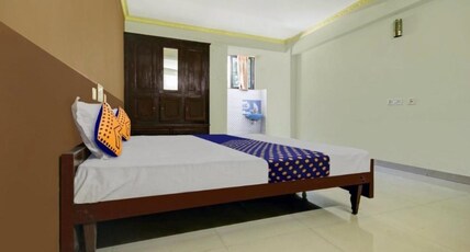 UMMIS RESIDENCY ALUVA Room Type - standard room