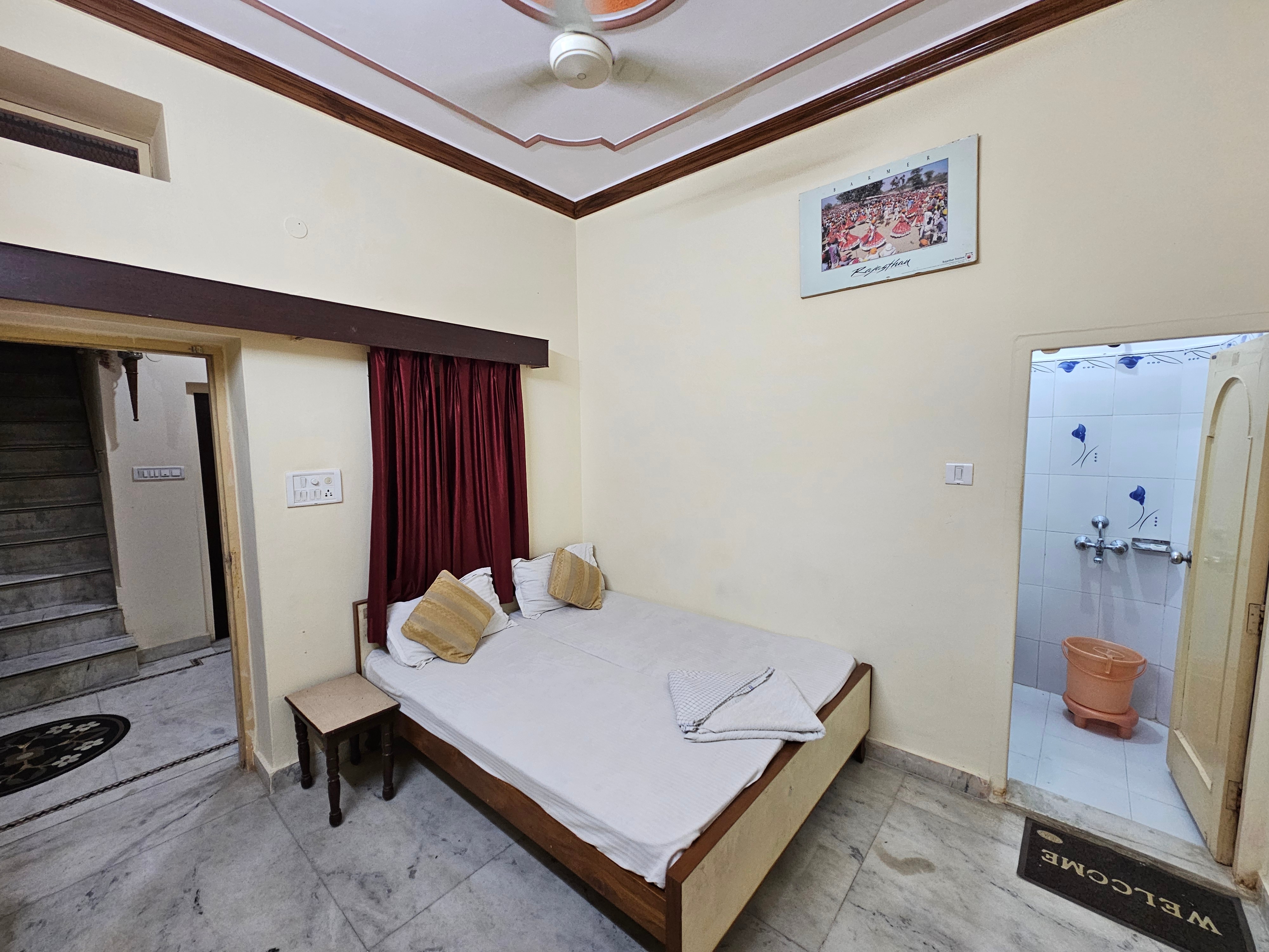 Hotel Jaisal Palace (Pure Vegetarian) Jaisalmer - Tap to explore photos