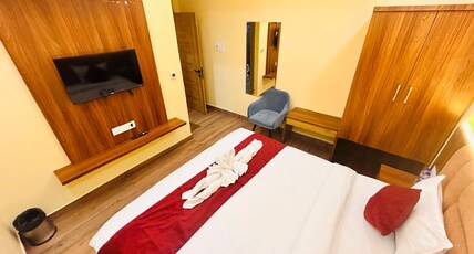 Hotel Shiv Shadhana Room Type - Deluxe Queen Bed Hotel Shiv Shadhana Room Type - Deluxe Queen Bed