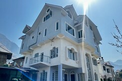 Peaceful Mornings near Dal Lake Srinagar