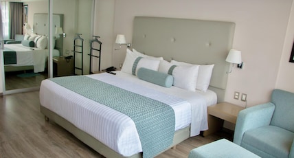 Best Western Plus Gran Hotel Morelia Room Type - Suite-1 King Bed, Non-Smoking, Executive Level, Presidential, Living Room Best Western Plus Gran Hotel Morelia Room Type - Suite-1 King Bed, Non-Smoking, Executive Level, Presidential, Living Room