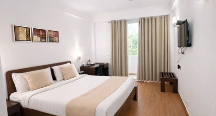 EMBLEM Hotel Arjun Marg, Golf Course Road Room Type - Premium Room with Private Balcony EMBLEM Hotel Arjun Marg, Golf Course Road Room Type - Premium Room with Private Balcony