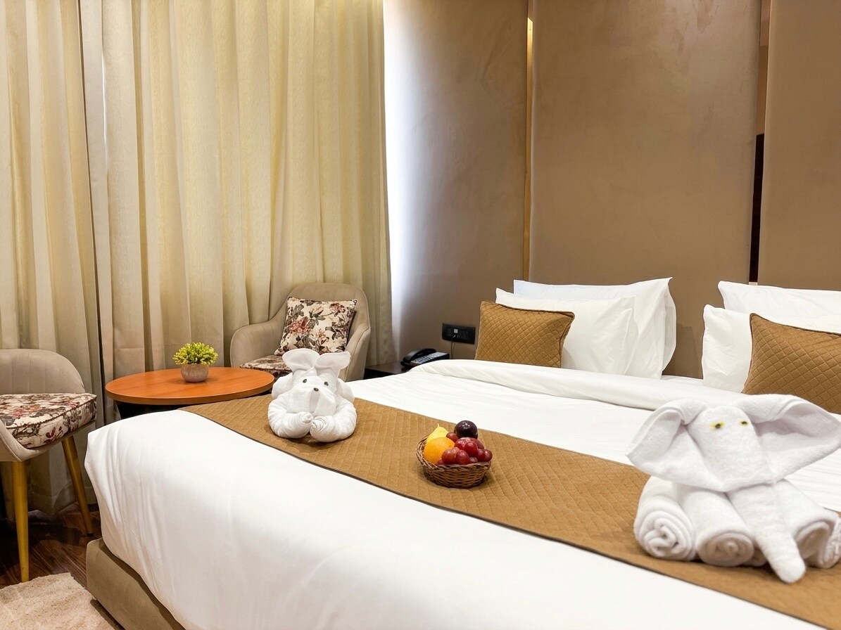 Kamay The Premium - Golf Course Ext Road & Near Artemis, Medanta Hospital - Tap to explore photos