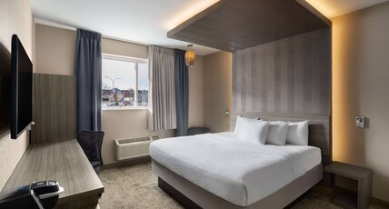 Ramada by Wyndham Bronx Room Type - 1 King Bed, Executive Room, Non-Smoking Ramada by Wyndham Bronx Room Type - 1 King Bed, Executive Room, Non-Smoking
