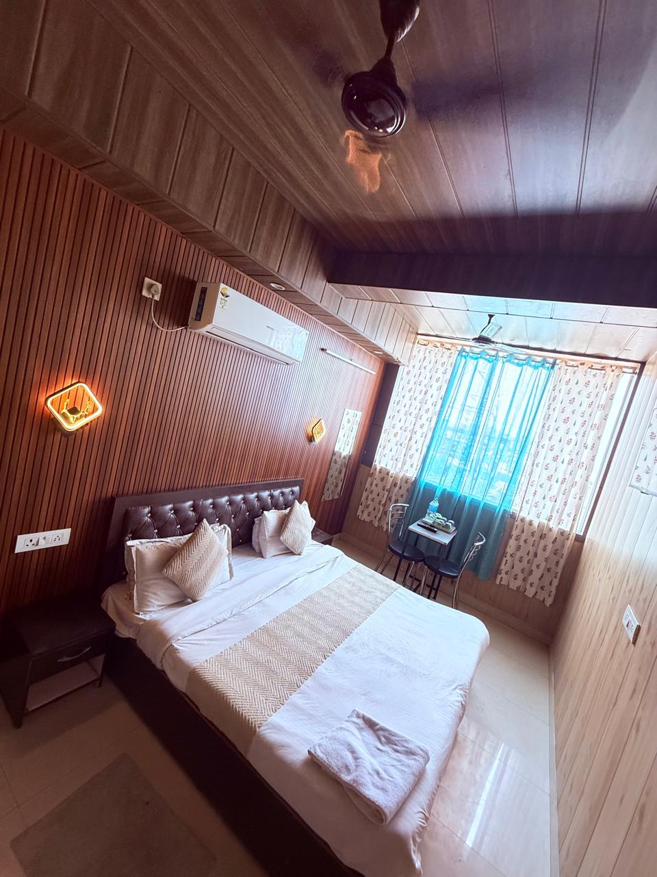 Swagat Guest House 2 Mins from ISBT - Tap to explore photos