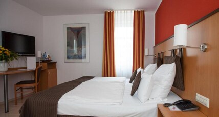 Stuttgart Grobbettlingen Hotel by Belvilla Room Type - Standard Triple Room