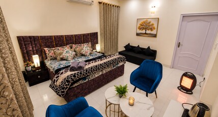 Regalia Home Sapphire Stay Room Type - Deluxe Quadruple