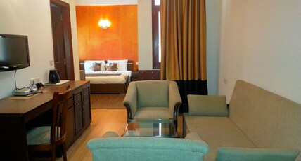 Hotel Tavisha Villa Golf Course Road Room Type - Junior Suite