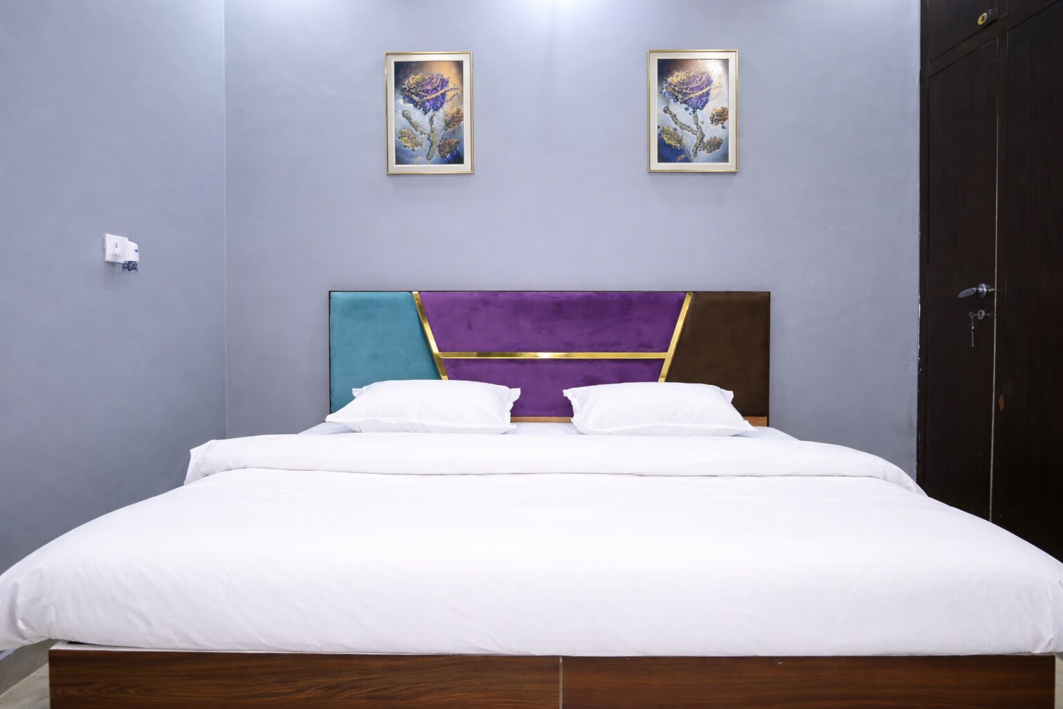 BookNGo Premium 2BHK HomeStay - Greater Noida - Tap to explore photos