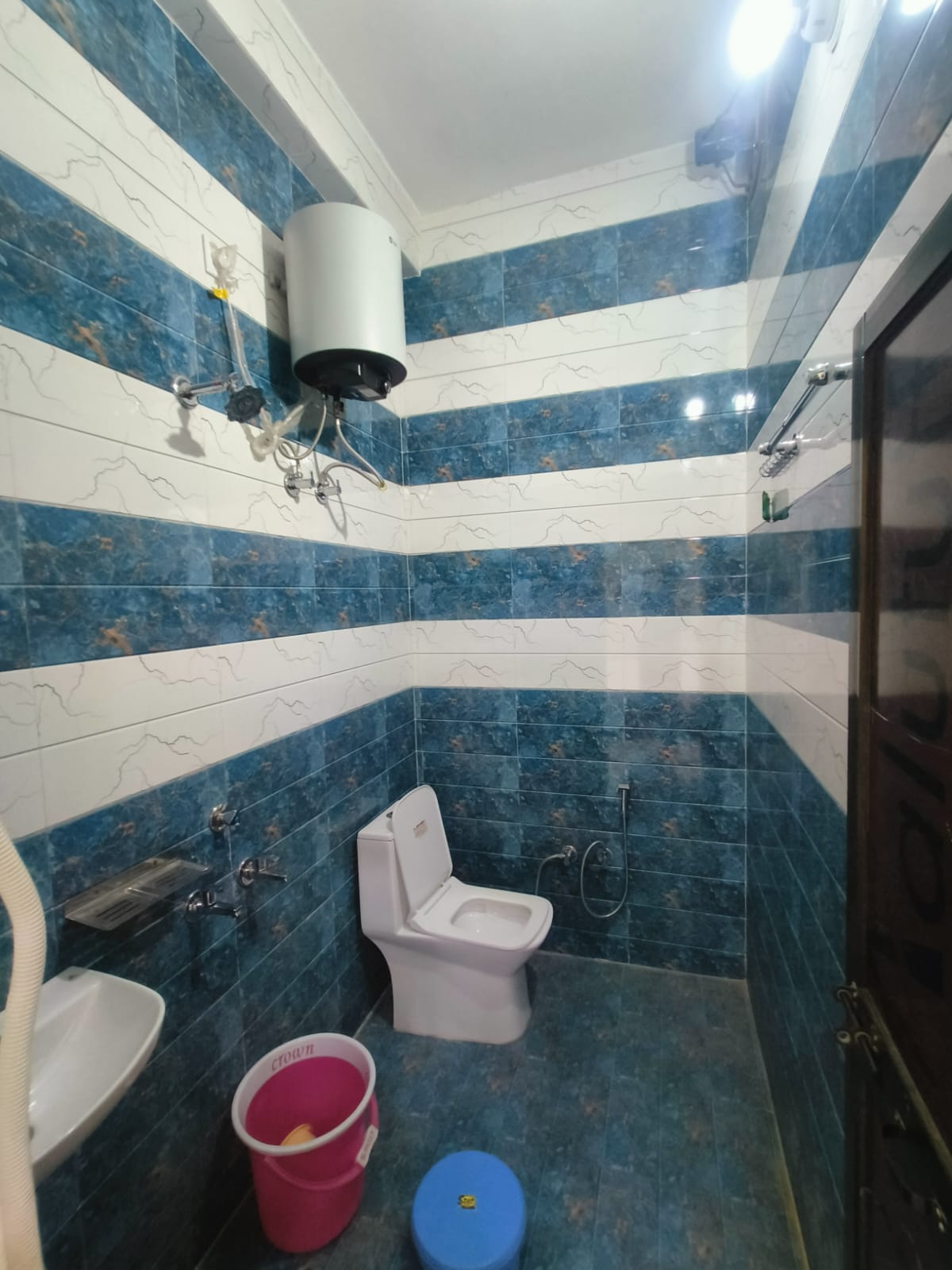 Shree Ram Guest House - Tap to explore photos