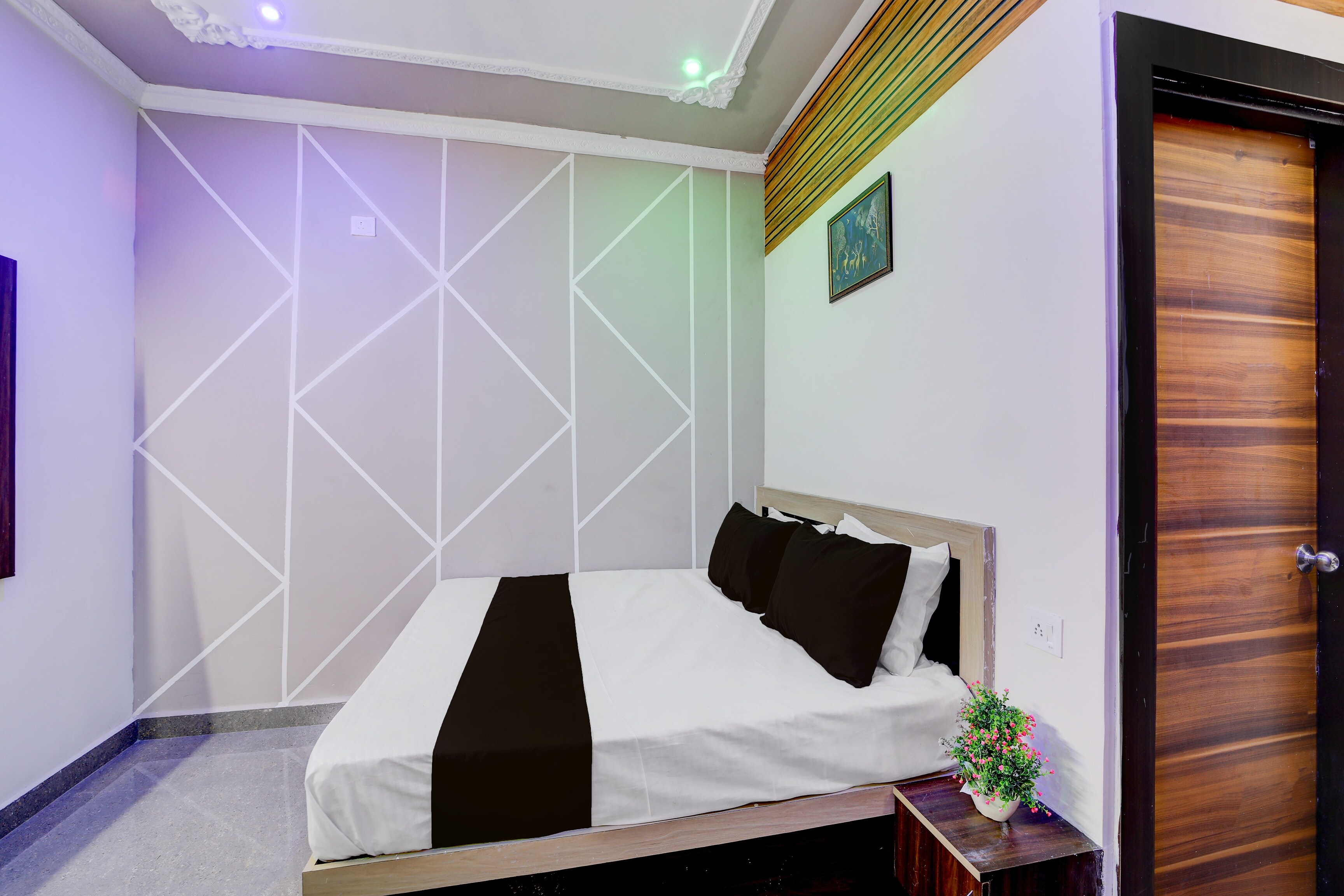 OYO Hotel O Shiv Shree - Tap to explore photos