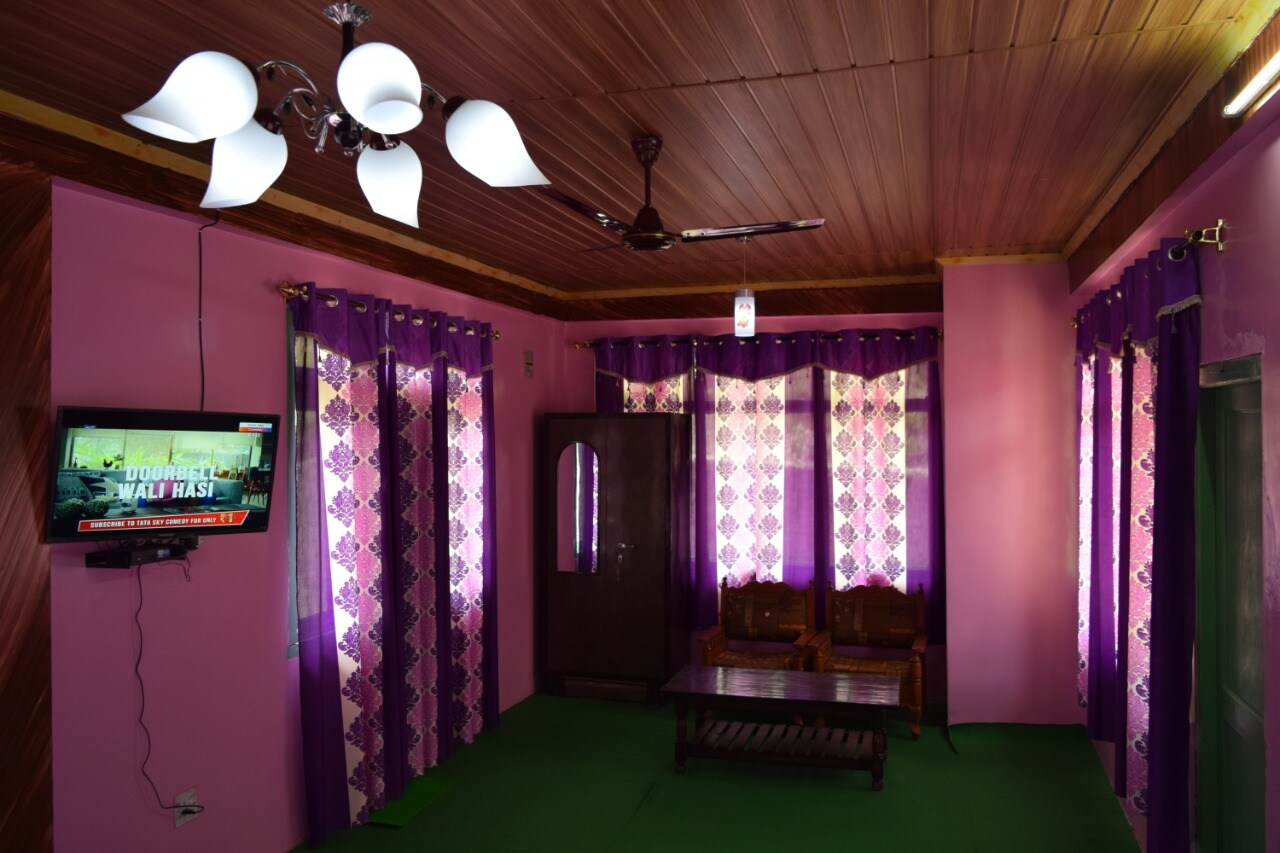 Thakur Sunshine Homestay - Tap to explore photos