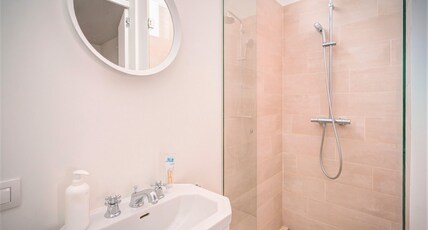 Charming Bright Stone Lodge Room Type - Charming Bright Stone Lodge