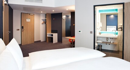 Holiday Inn Express Dusseldorf Airport By IHG Room Type - 1 Queen Standard Accessible