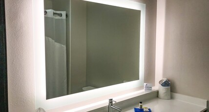 Holiday Inn Express Hotel & Suites Lubbock West Room Type - 2 Queen Standard Mobil Access Roll Shwr