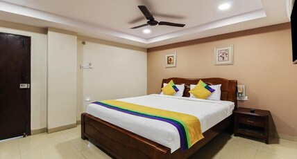 Hotel Padmini Elite Room Type - Premium Triple room