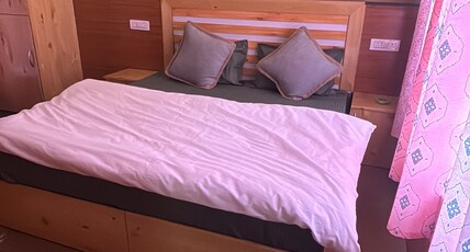 Jolly HomeStay Kaza Room Type - Bedroom 2