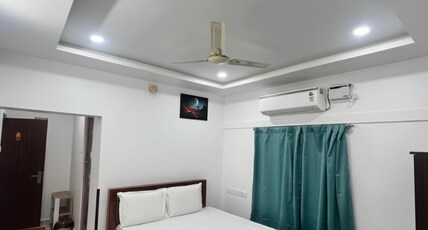 HOTEL DE LUX SPLENDID Room Type - Deluxe Room