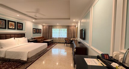 Mayfair Lake Resort Room Type - Standard Deluxe Room