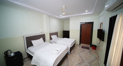 HAPPY STAYS Room Type - family Suites